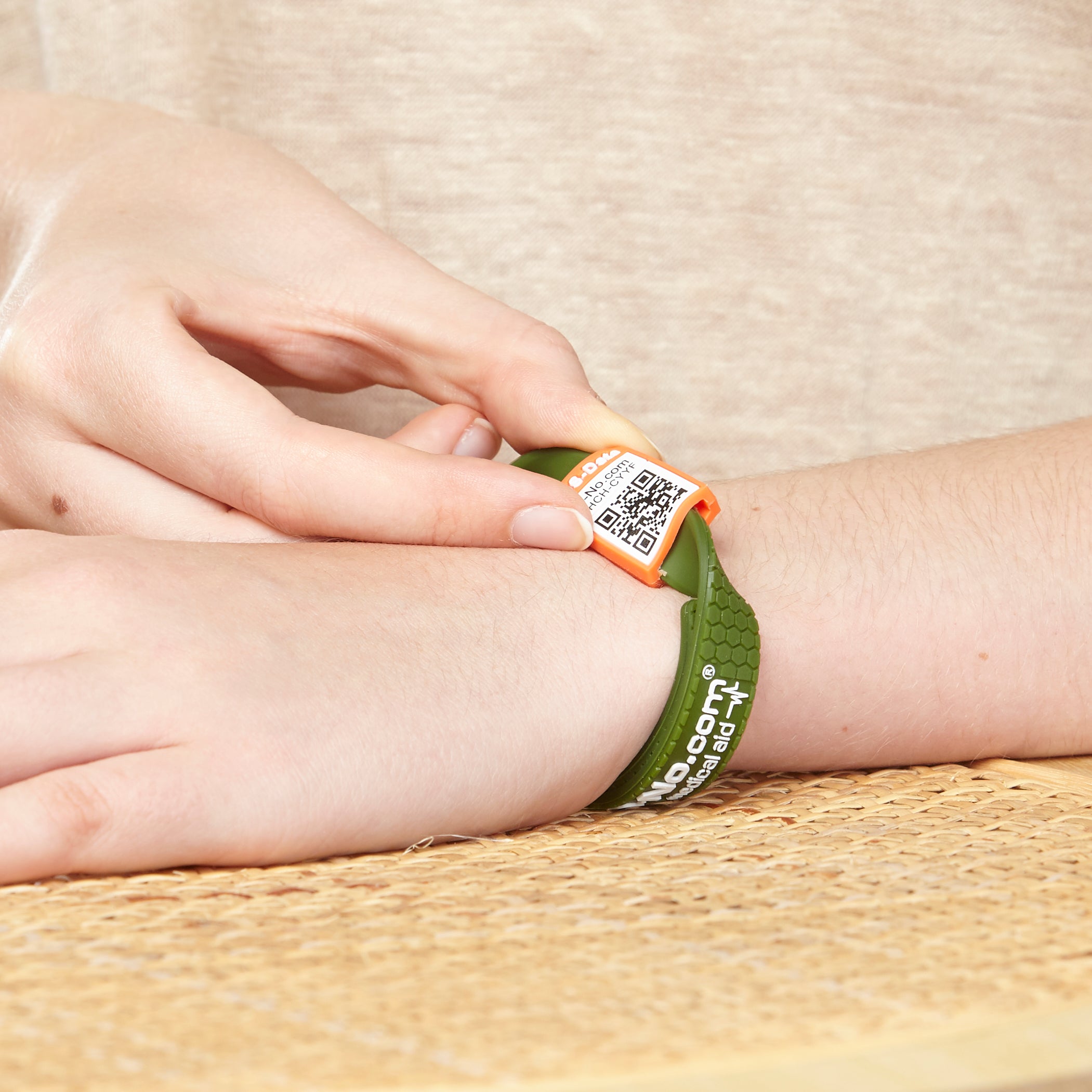 SOS-ID Armband SPORTS inkl. digitalem Notfallpass. Sportlich und Innovativ.